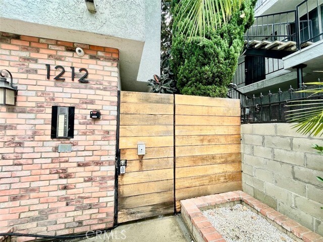 Building Photo - 1212 Gladys Ave