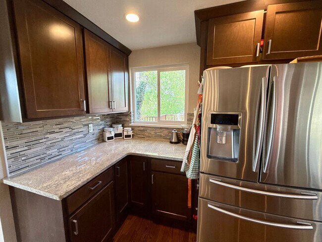 Building Photo - Sprawling 6 BR 4 BA Applewood Paradise - Live in Luxury with this Entertainer's Dream!