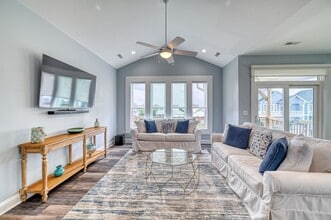 Building Photo - PET FRIENDLY FURNISHED OFF-SEASON RENTAL A...