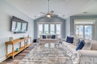 Building Photo - PET FRIENDLY FURNISHED OFF-SEASON RENTAL A...