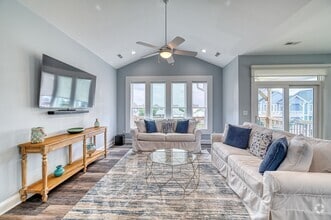 Building Photo - PET FRIENDLY FURNISHED OFF-SEASON RENTAL A...