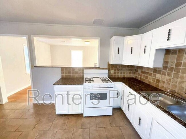 Building Photo - 1208 S Erie Ave