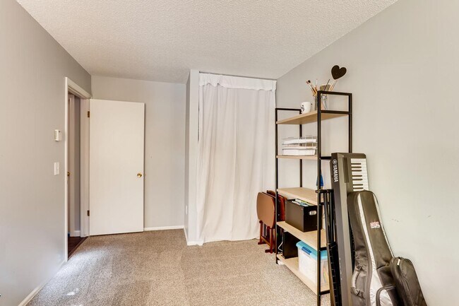 Building Photo - Bright & Cozy 3-Bedroom in the Heart of Longmont!