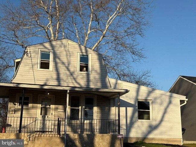 Building Photo - 305 Monument Ave