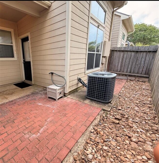 Building Photo - 815 Sterling Creek Cir