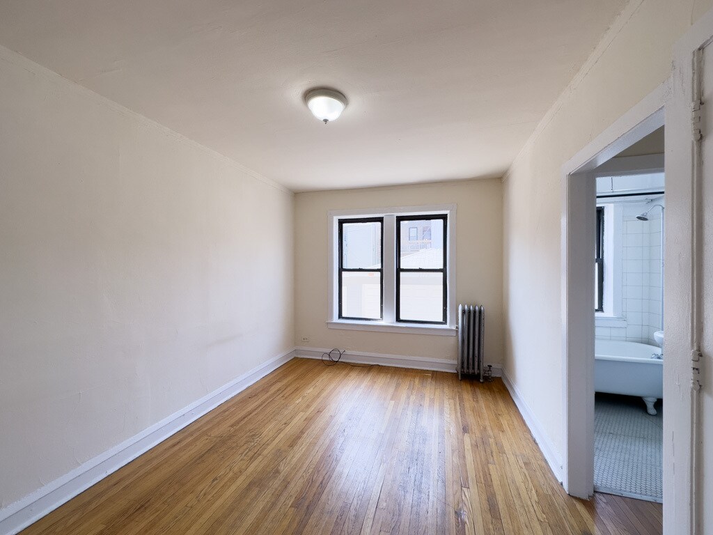 Building Photo - 3308 W Schubert Ave