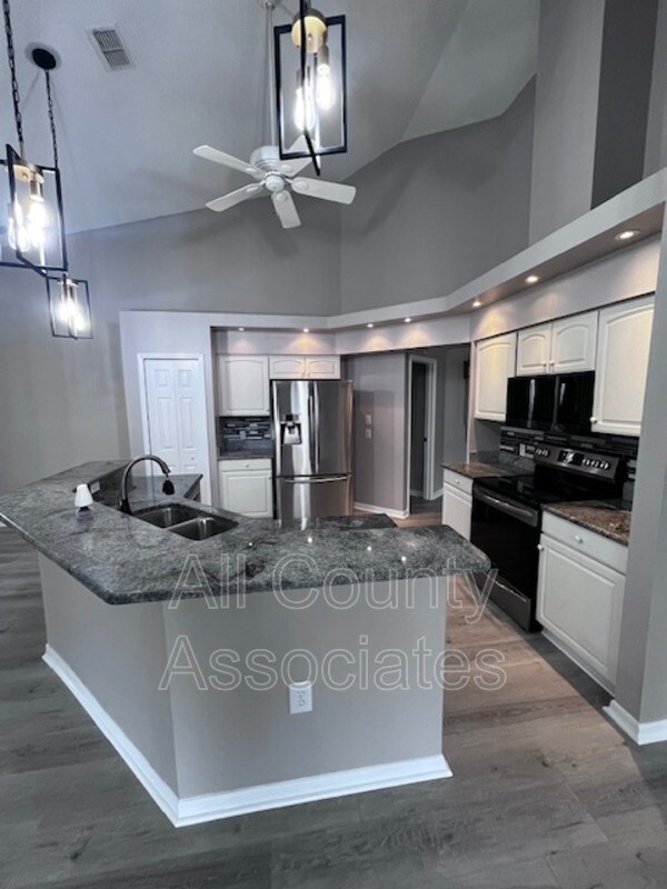 Building Photo - 6221 Misty Meadow Loop