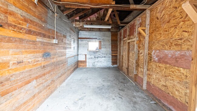 Building Photo - 725 N 10th Ave