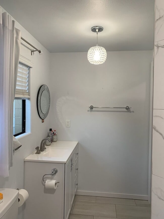 Building Photo - Spacious 2 Bedroom / 2 Bathroom Downstairs Unit Available in Makawao! Unfurnished!