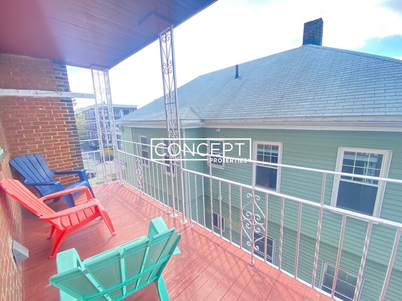 Building Photo - 66 Craigie St