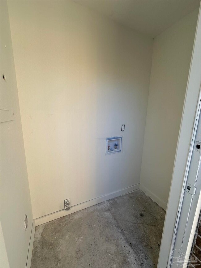 Building Photo - 676 S 72nd Ave