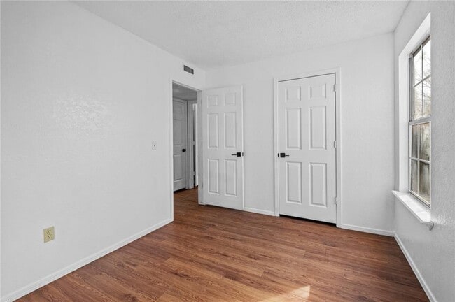 Building Photo - 2101 Blueberry Ln