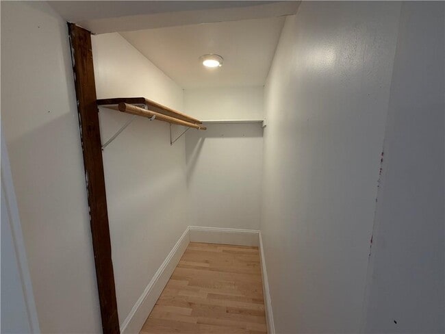 Building Photo - 112 King Phillip St