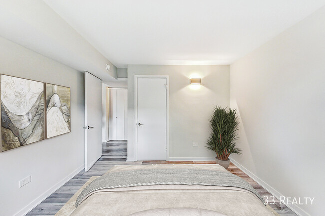 Building Photo - 551 N Ridge-105