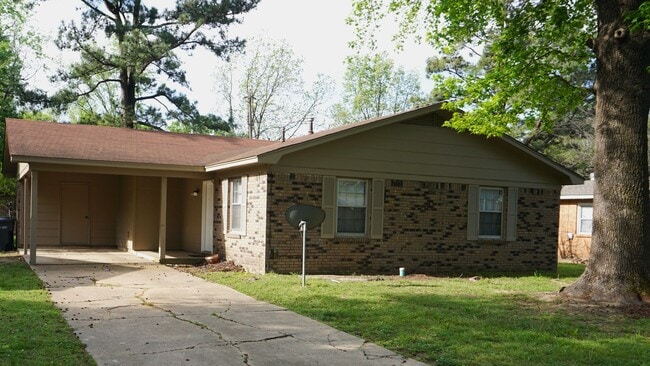 Building Photo - For Rent – Central Jonesboro Home - 3 bedr...