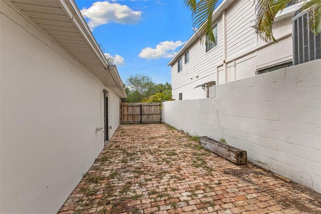 Building Photo - 4009 W San Rafael St