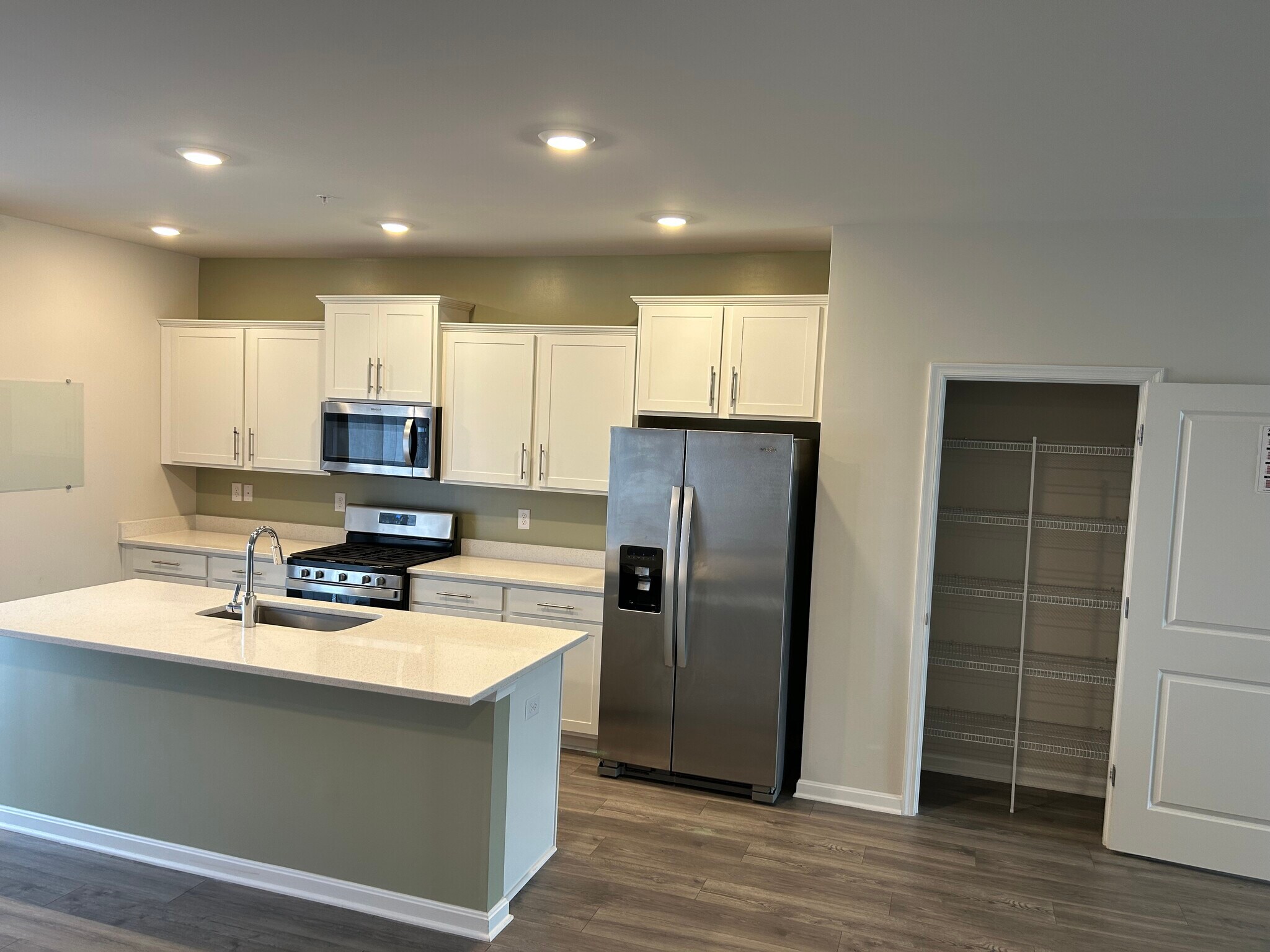 Kitchen & Pantry - 813 Bond St