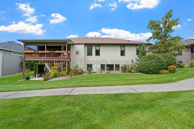 Building Photo - 9811 N Comanche Dr