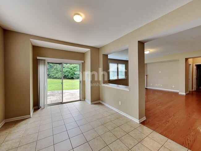 Building Photo - 330 Branch Valley Dr