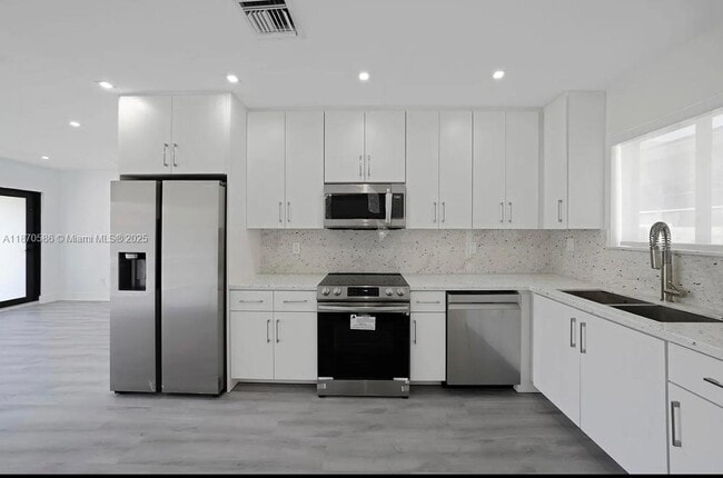 Primary Photo - 1103 SW 12th St