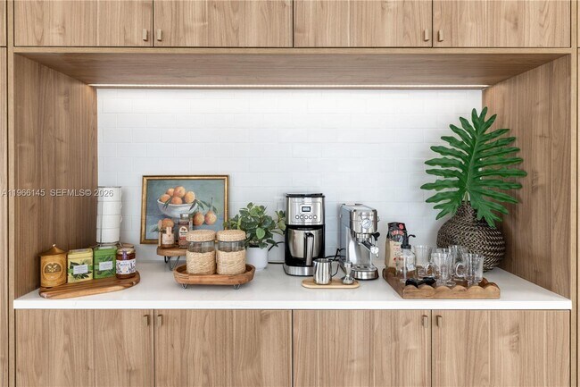 Building Photo - 1420 SW 17th St