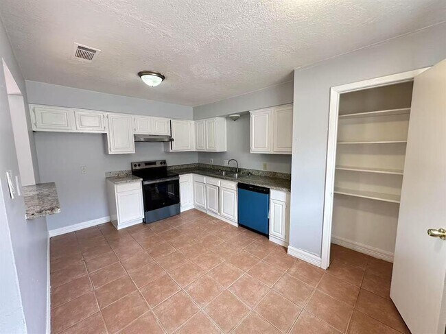 Building Photo - 12969 Blackpool Ln