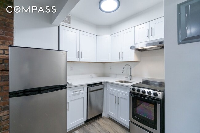 Building Photo - 205 2nd Ave