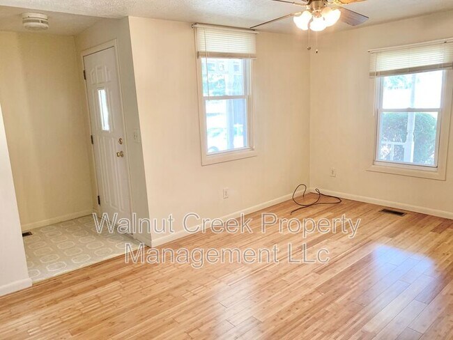 Building Photo - 215 W Lorain St