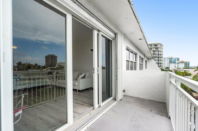 Building Photo - 550 Bayshore Dr