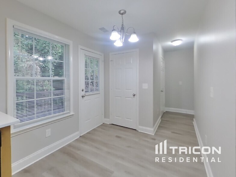 Building Photo - 2457 Terra Dr