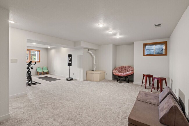 Building Photo - 2213 Grosvenor Ct