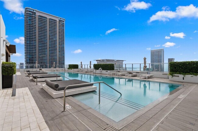Building Photo - 1010 Brickell Ave