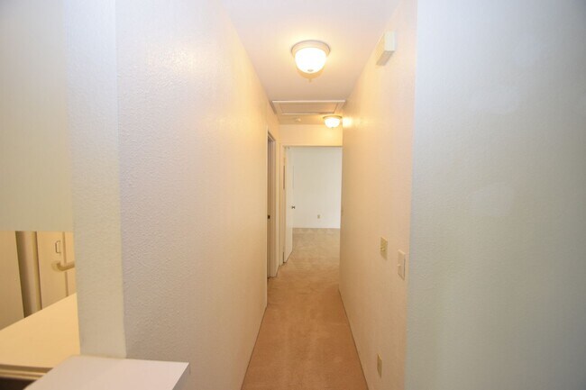 Building Photo - PARKGLEN AT WAIKELE – Clean and well-maint...