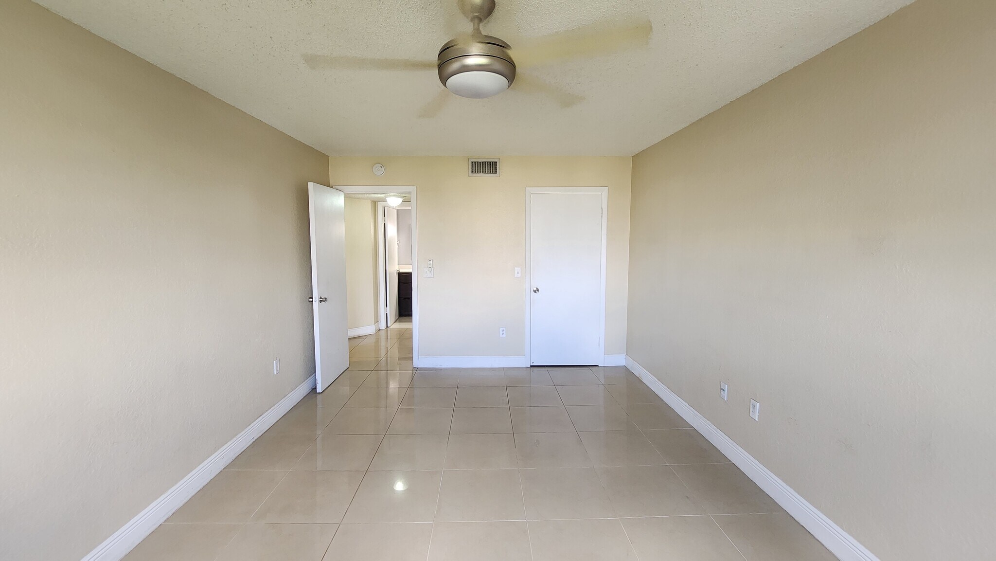 Building Photo - 8205 Lake Dr