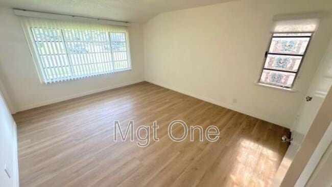Building Photo - 1582 Tiffany Pl