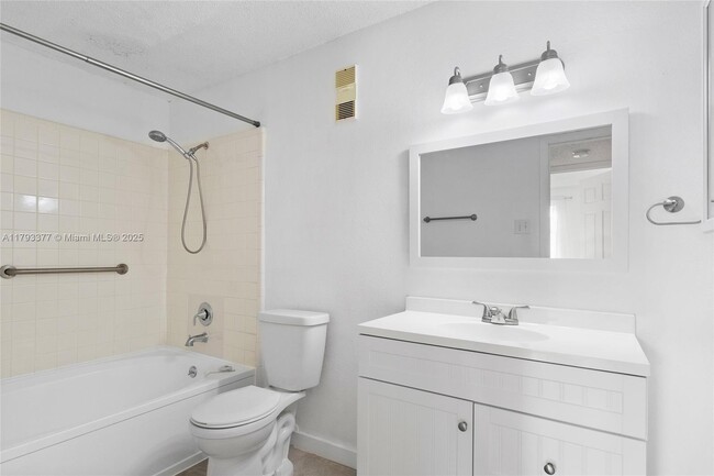 Building Photo - 10381 SW 150th Ct