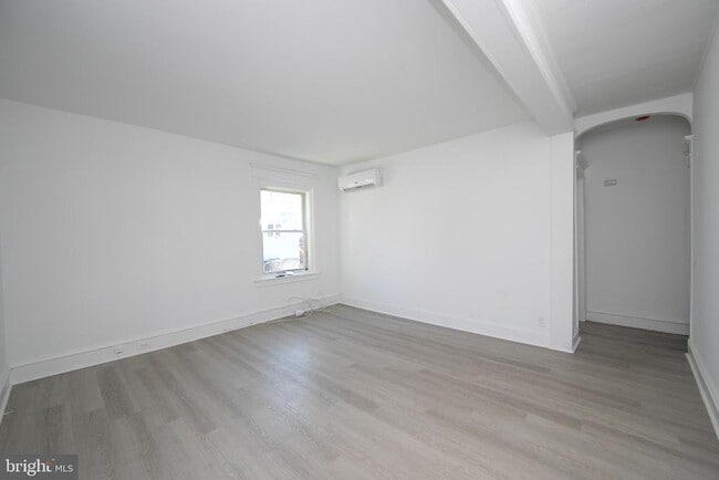 Building Photo - 1112 Collings Ave