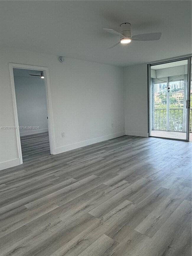 Building Photo - 2980 Point E Dr