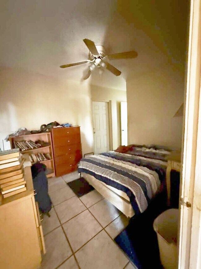 Building Photo - 900 Riverside Dr