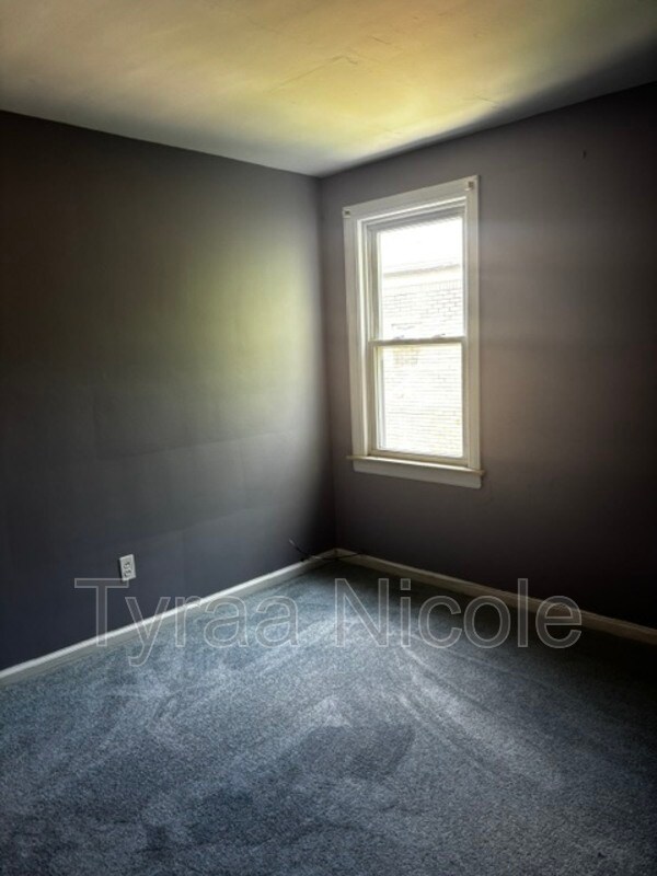 Building Photo - 1931 Ewald Cir
