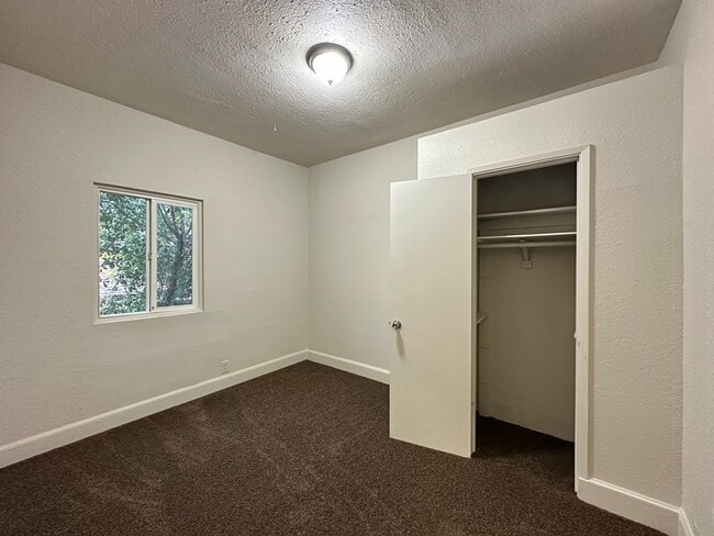 Building Photo - Adorable Three Bedroom on a Large Lot