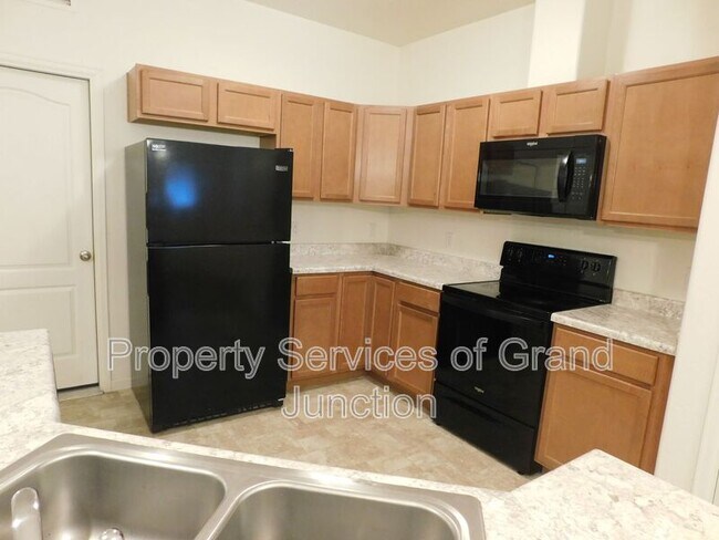 Building Photo - 621 Zenith Ln