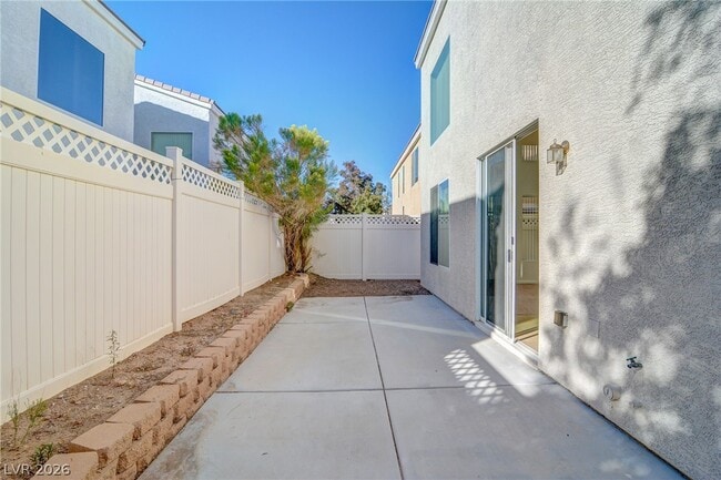 Building Photo - 6180 Bridgeport Hills Ave