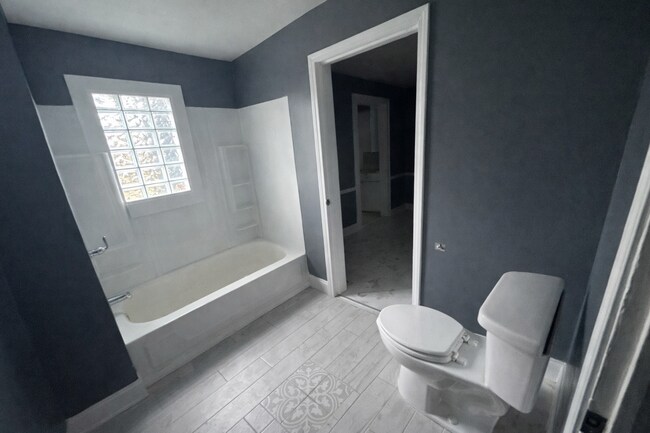 Building Photo - 444 N Chester Ave