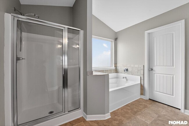 Building Photo - 1154 Paramount Dr