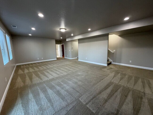 Building Photo - 469 E Barcelona Dr