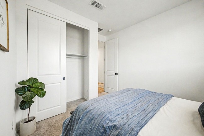 Building Photo - 7598 W Smoketree Dr