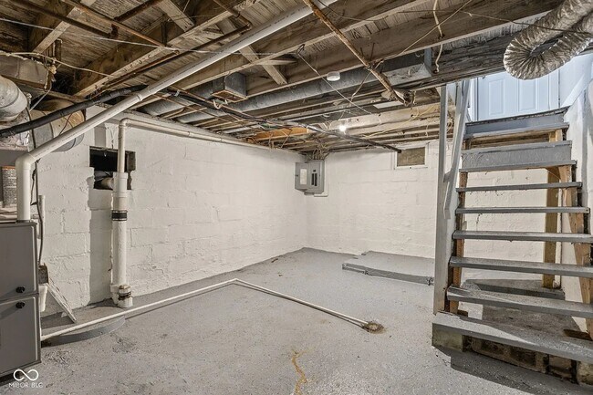 Building Photo - 2921 E Brookside Ave