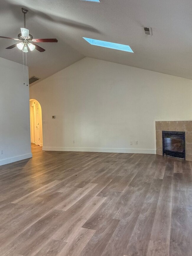 Building Photo - 3 Bedroom 2 Bath Ranch Home Available Now- February Free !