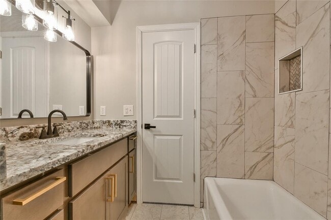 Building Photo - 608 Moraine Ave